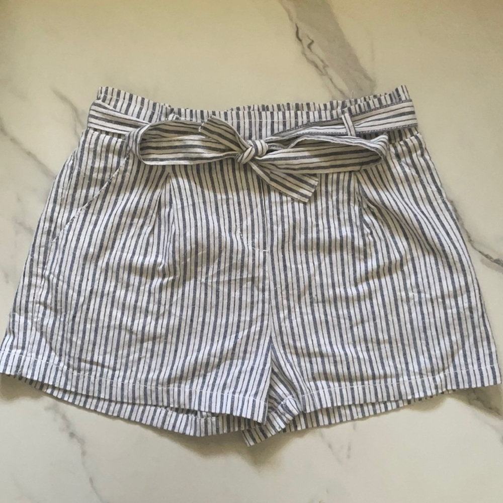 White and blue striped shorts with tie. Only worn a couple times. Size medium.